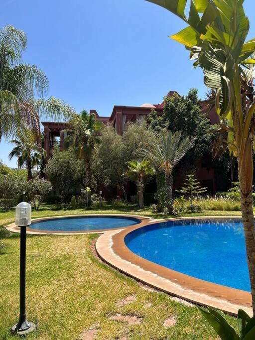 En Rez De Jardin Avec Piscine Apartment