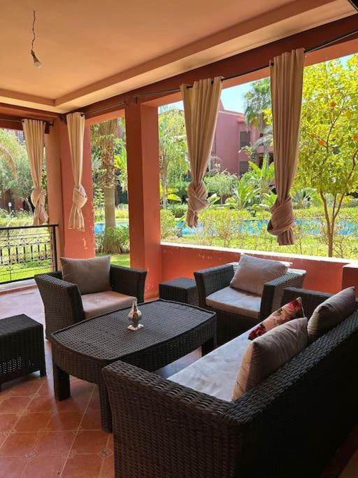 Apartment En Rez De Jardin Avec Piscine *