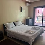 Appartement En Rez De Jardin Avec Piscine