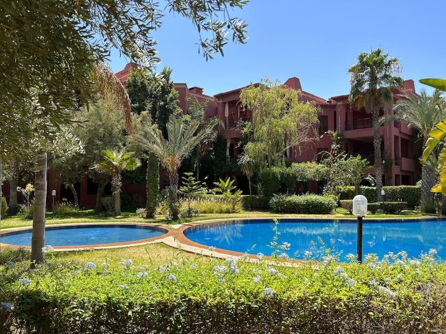 Appartement En Rez De Jardin Avec Piscine *